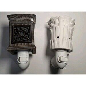 Lot of 2 Scentsy Wall Plug In Wax Warmer Melt Jane Shasta Daisy